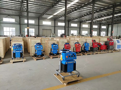 聚氨酯保溫材料適合什么樣的施工場所?(圖1) 國產(chǎn)5600系列聚氨酯噴涂發(fā)泡設備